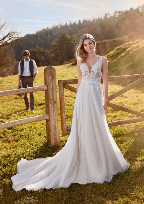 DIA Wedding Dress by White One The Dressfinder Canada
