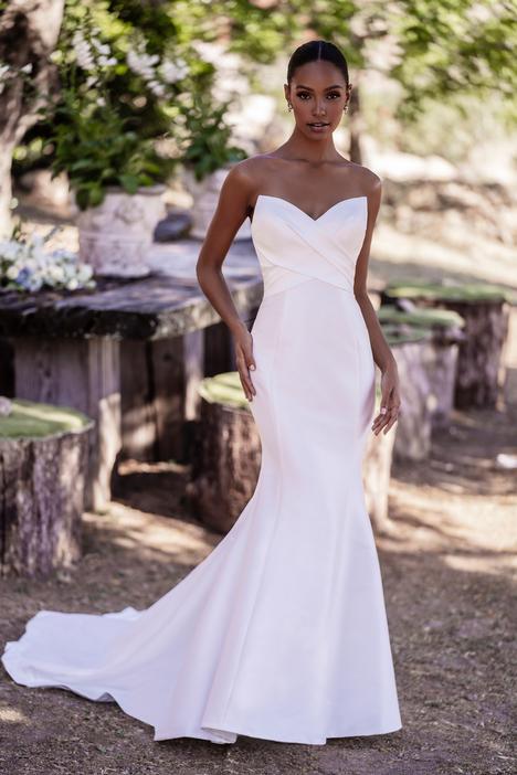  #R3608 gown from the 2023 Allure Romance collection, as seen on dressfinder.ca