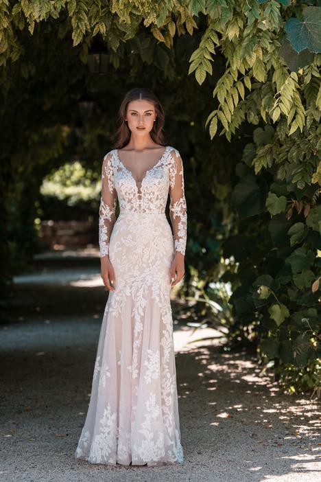  #A1318 gown from the 2025 Allure Bridals collection, as seen on dressfinder.ca