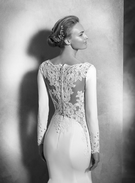 Vania (back) Wedding Dress by Pronovias Atelier | The Dressfinder (the United States) Vania (back) Wedding Dress by Pronovias Atelier | The Dressfinder (the United States)