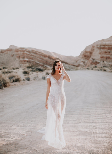 Sydney Wedding Dress by Anna Campbell | The Dressfinder (the US & Canada)