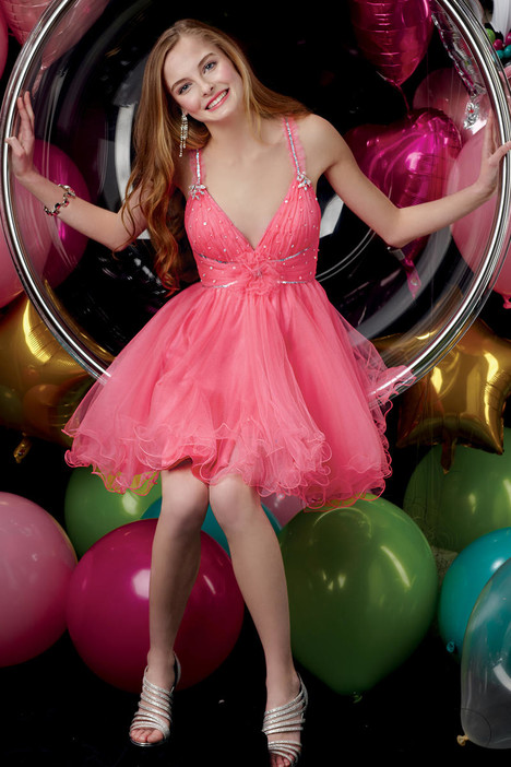 Style 3519 gown from the 2015 Alyce Paris: Semi Formal collection, as seen on dressfinder.ca