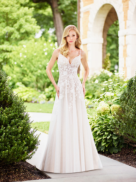  #118136 gown from the 2018 Enchanting by Mon Cheri collection, as seen on dressfinder.ca
