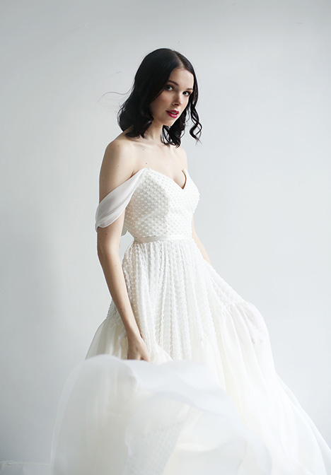 Montana Wedding Dress By Leanne Marshall The Dressfinder Canada